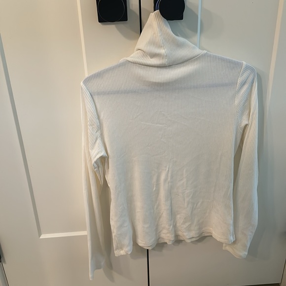 Old Navy Ribbed Turtleneck - Picture 2 of 4